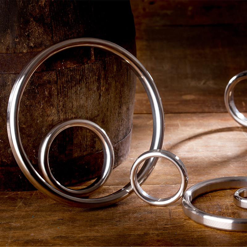 Clink of Character: Why Metal Tones Still Make the Boldest Whisper
